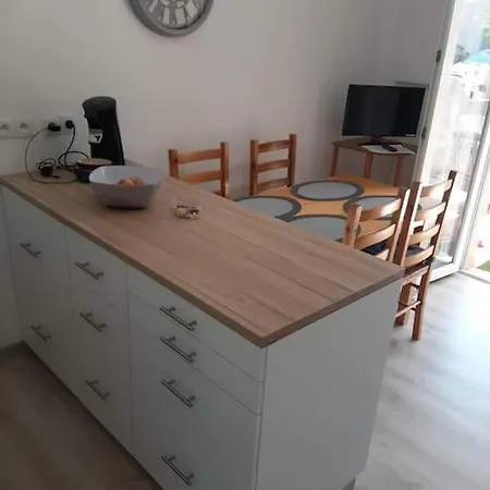Au Clair De *