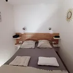 Au Clair De Apartman *