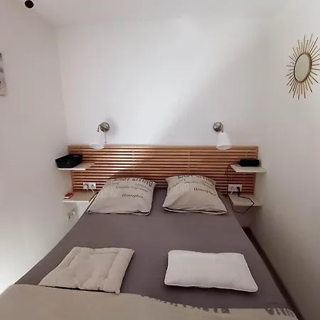 Au Clair De Apartment *